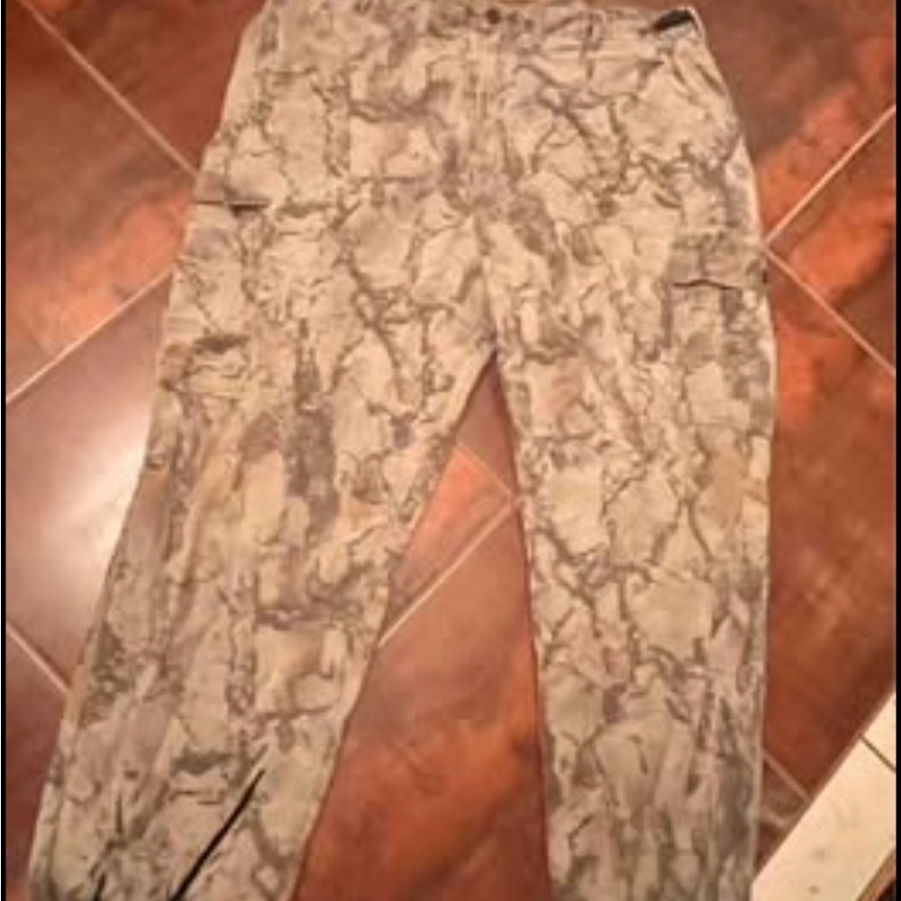 Wrangler Men's Stone Camouflage Cargo Pants